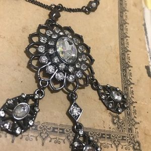 Vintage SAQ by Avon 19” necklace. DIVINE